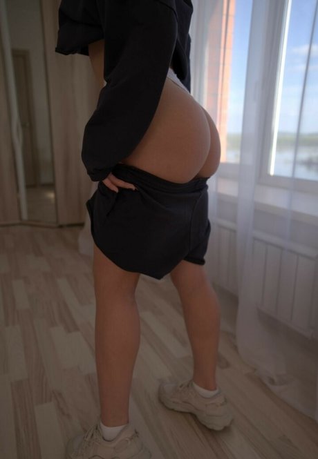 allinika nude model pic