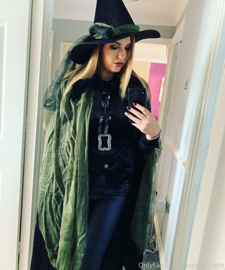 Sophia Knight pornstar erotic img