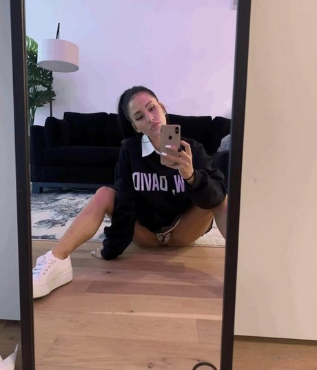 Lindsey Groll sex model img