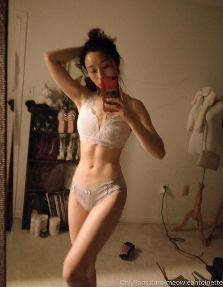 Meowieantoinette model nudes images