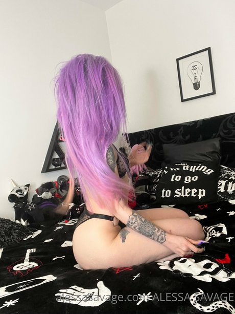 Alessa Savage star beautiful photo