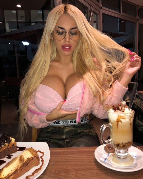 Maria Florencia Chilo star art photos