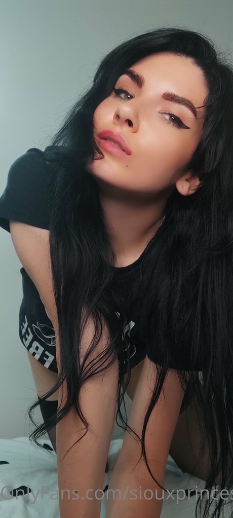 SiouxPrincess model naked photo