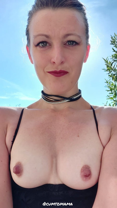 cumtomama model erotic image