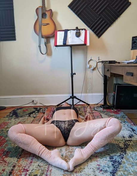 hotyoga high quality actress pic