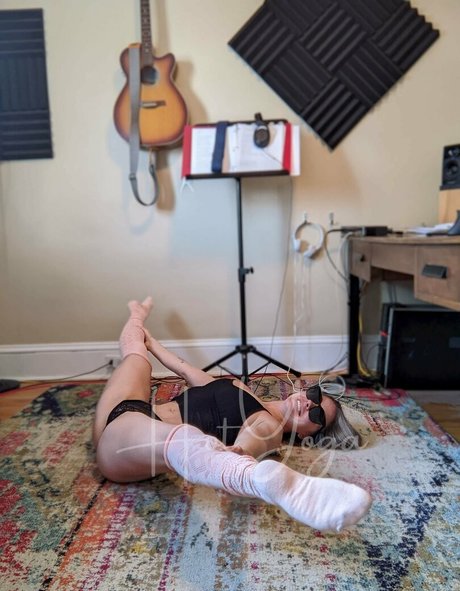 hotyoga nudes pornstar image