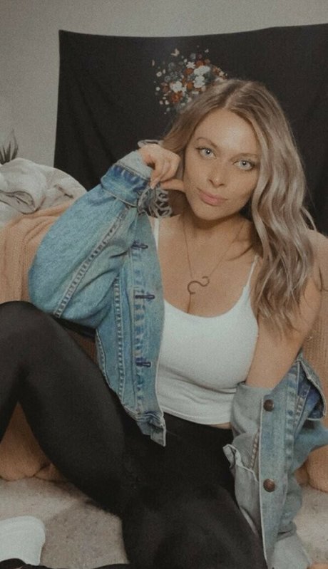 Sarah Civilian nice star picture