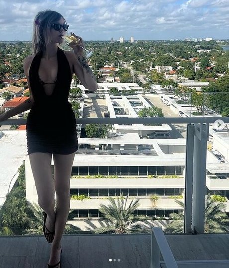 Grace VanderWaal model art images