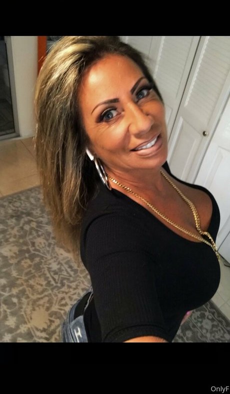 hottotrottots pornstar naked photo