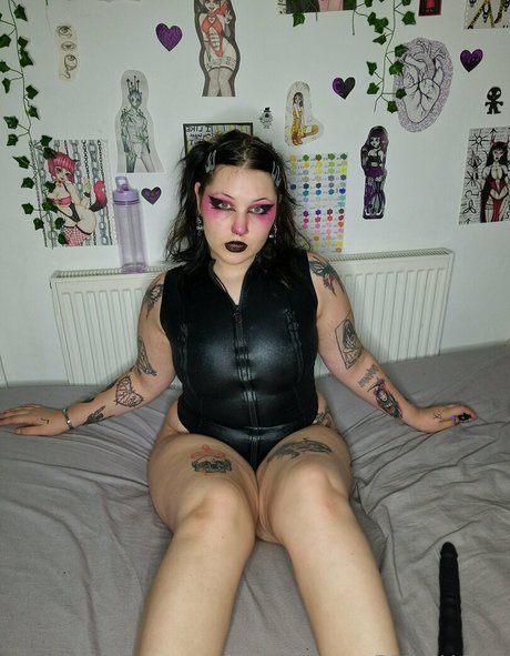 waitress onlyfans pornographic pics