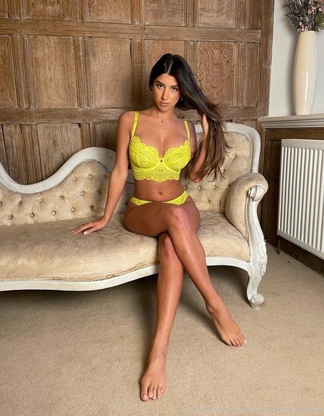 Alexa Campbell art model img