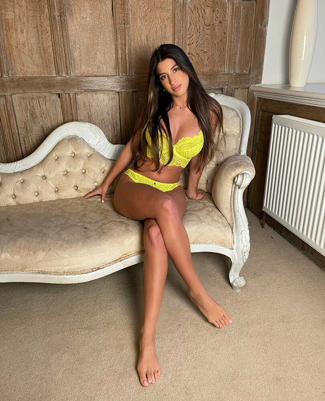 Alexa Campbell hd actress pictures