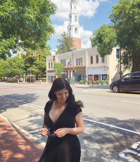 Emily H Barry top model picture