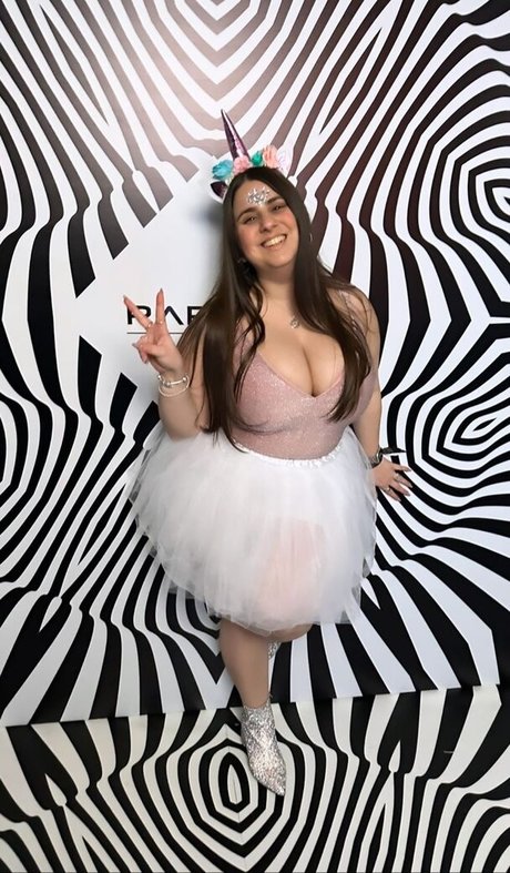 Sapir Sol model free pic