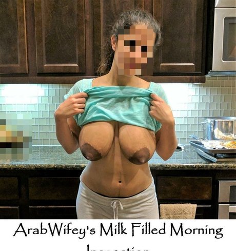 naturalbustyhotwife model picture