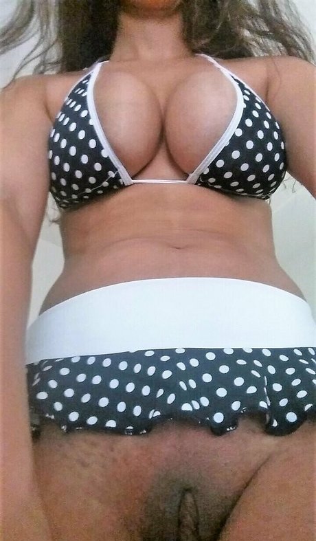 naturalbustyhotwife model high quality photo