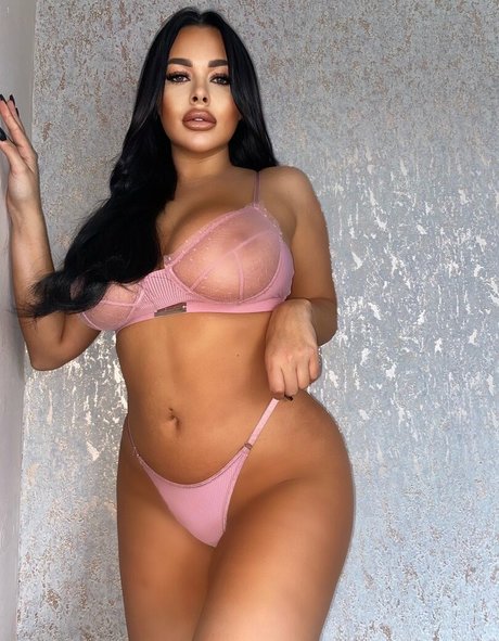 Cori Warke model hd img