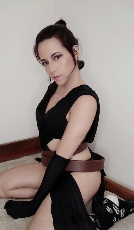 dragonkathfree naked model pic