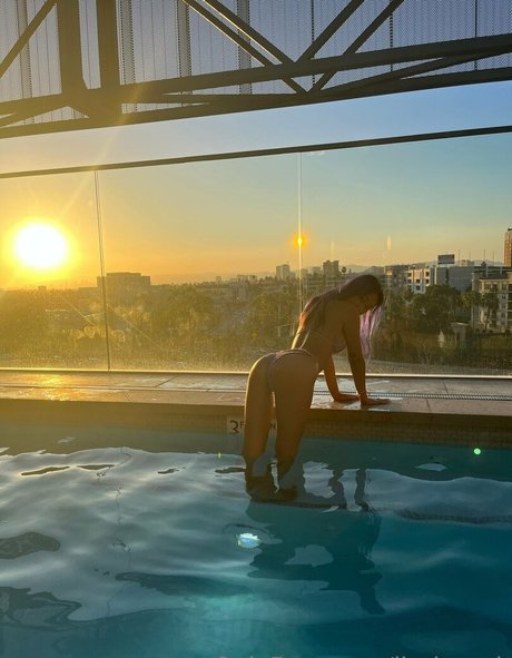 lizziepark naked star pics