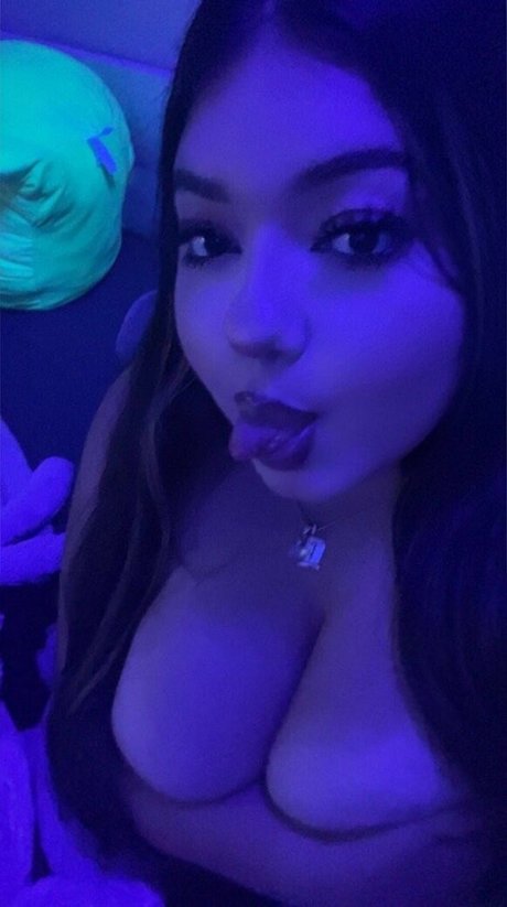 female popular onlyfans free photos