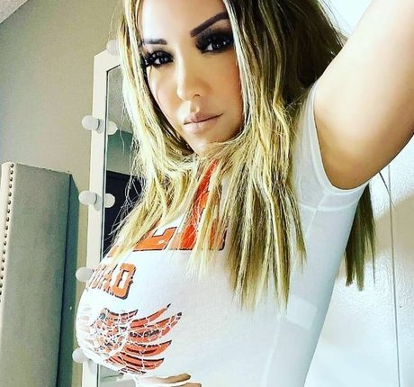 Lupe Ramos model sexy image