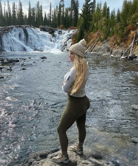 Elle Van Schaik nice star pic