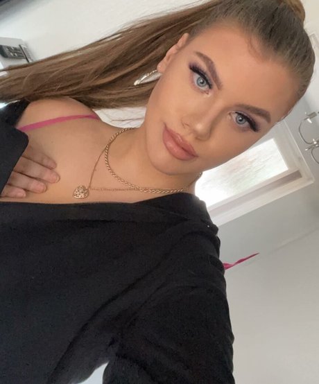 Molly Georgia Leach star free img