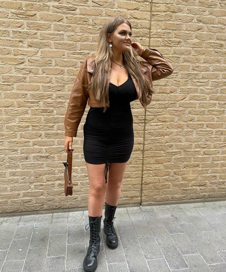 Molly Georgia Leach model adult archive