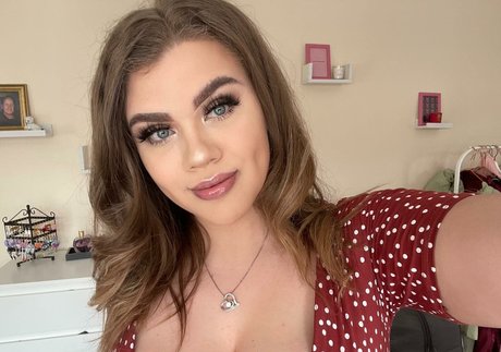 Molly Georgia Leach hd actress picture