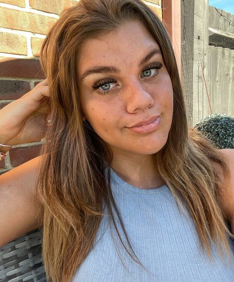 Molly Georgia Leach pornographic model photo