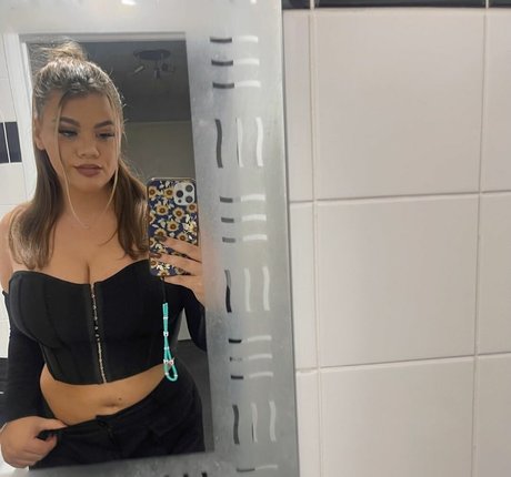 Molly Georgia Leach erotic star archive