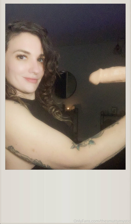 thesmuttymystic nude star photo