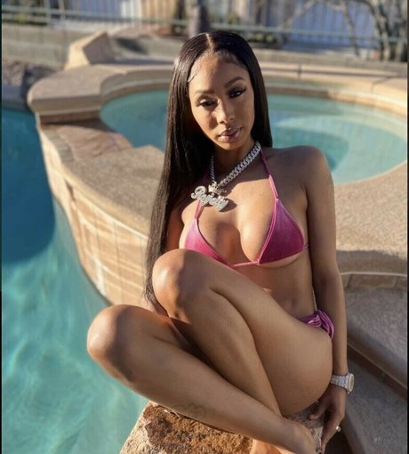 royalty24kt model sexy pic