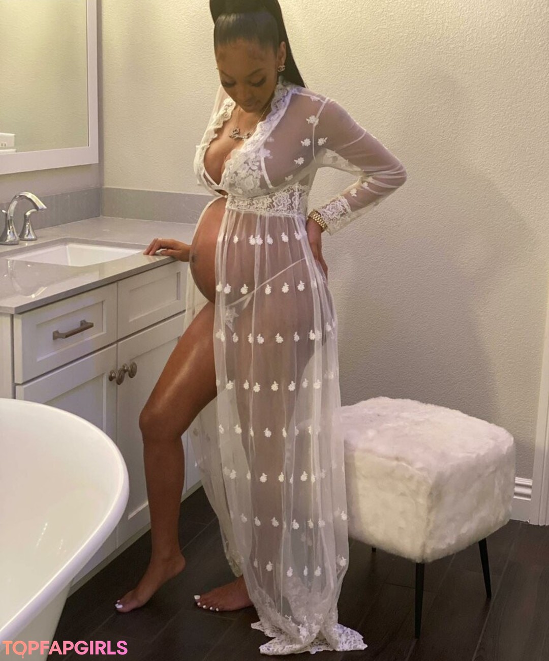 royalty24kt model naked galleries