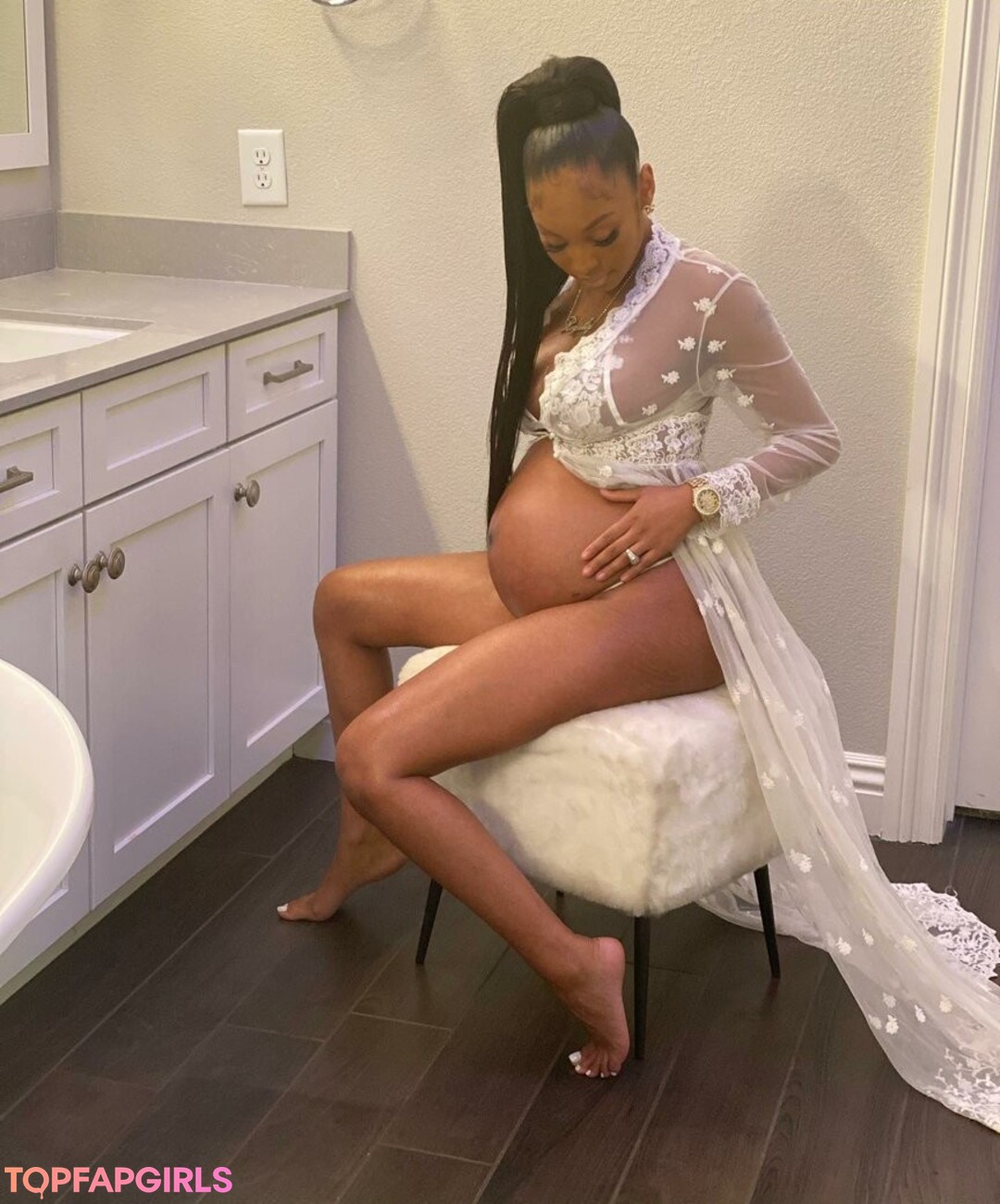 royalty24kt model beautiful photos