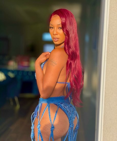 royalty24kt model pretty picture