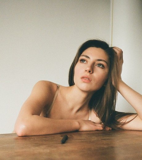 Anna Dubowick beautiful star images