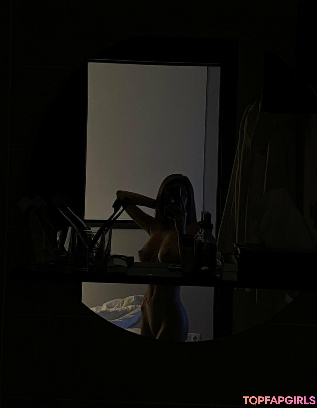 Anna Dubowick art model pictures