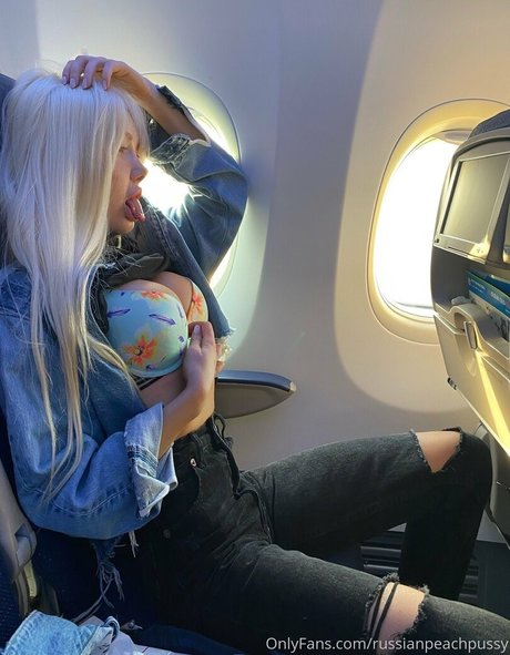 russianblondedolly star naked photo