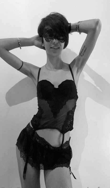 sabrinaealecfree pretty model pic