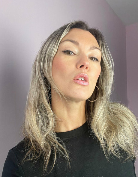 elizabethbloom yeah sex actress gallery