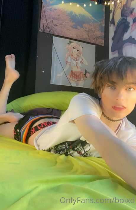 femboixd hot star pic