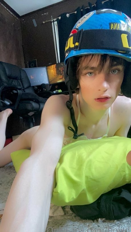 femboixd model top photo