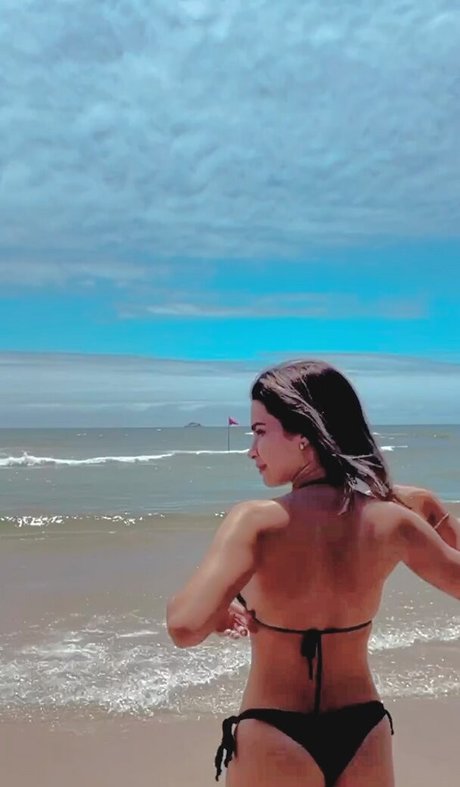 Bruna Gomes art actress photos