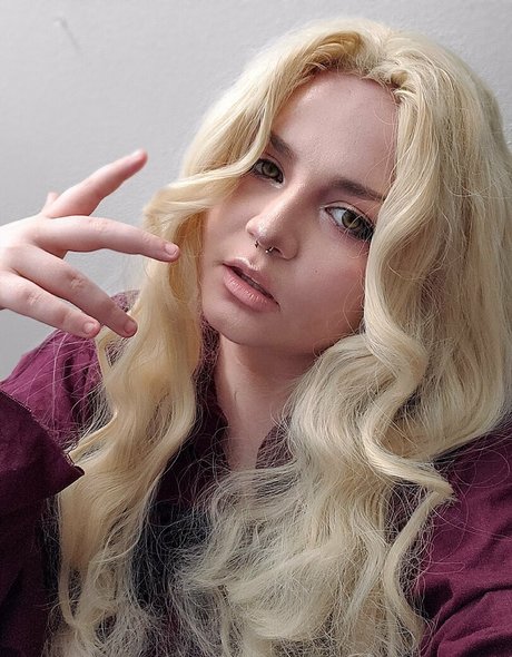 awoo exe nude actress pictures