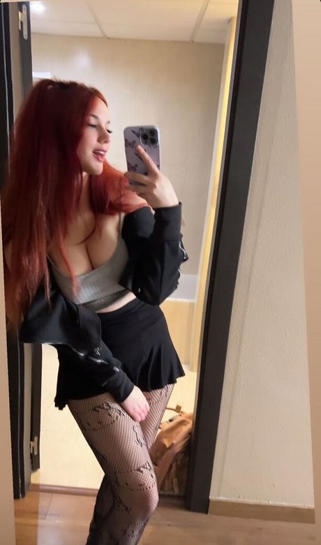 Zeling naked model image