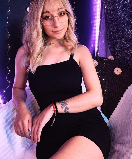 Maya ASMR pornstar nude image