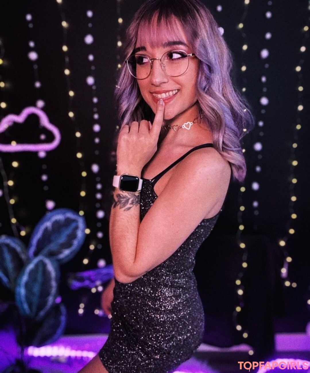 Maya ASMR star top pic