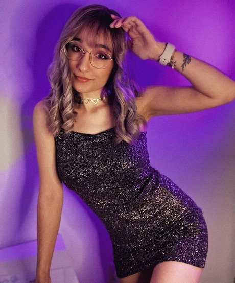 Maya ASMR model hot picture