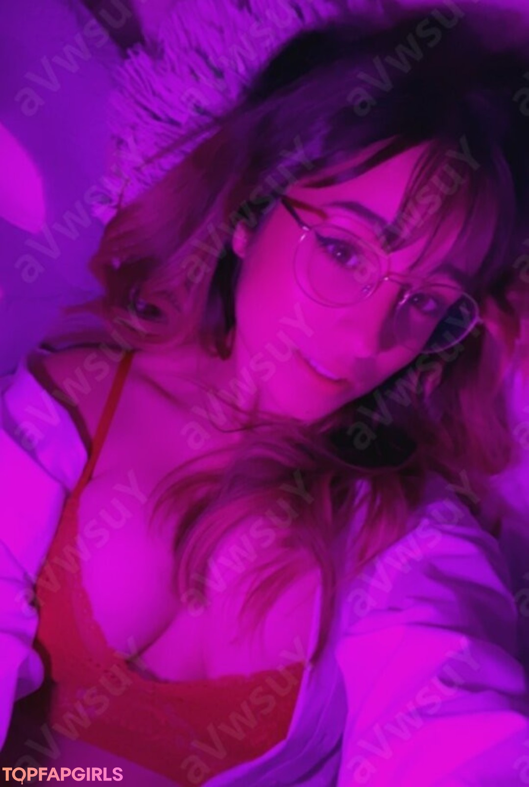 Maya ASMR exclusive model pic